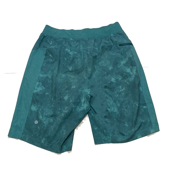 M / Lululemon short - Picture 3 of 5